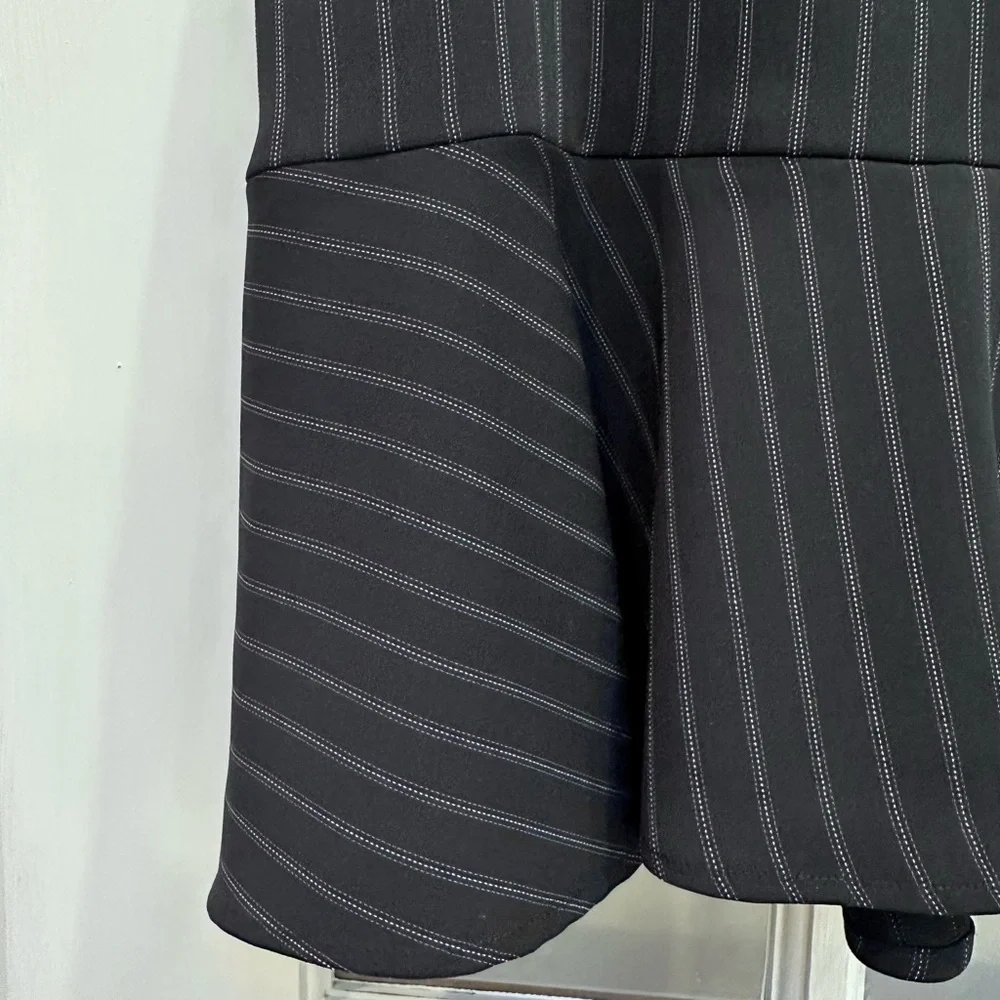 Yansi Fugel Classic Elegant Black Pinstripe Trumpet Ruffle Hem Skirt Size 10